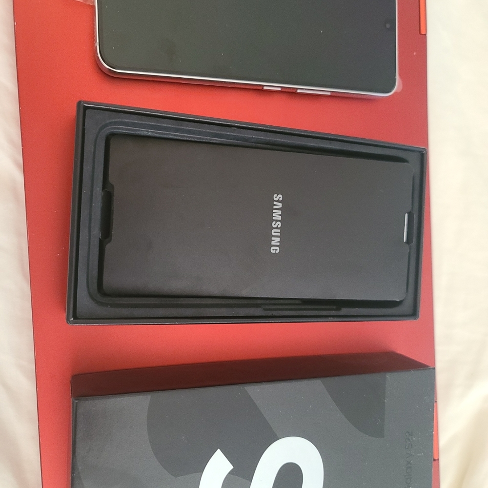 Samsung Galaxy S22 SM-S901U - 256B Unlocked